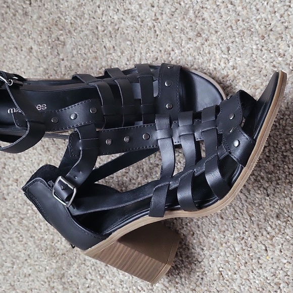 Black strappy heels - Picture 4 of 4